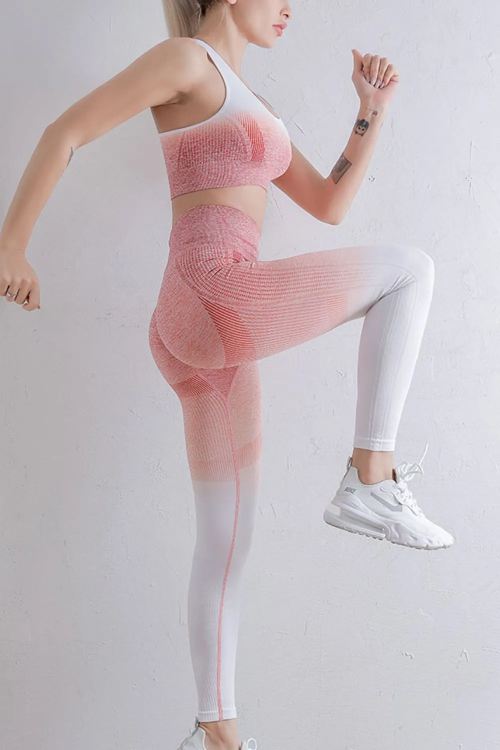 *APP EXCLUSIVE* Gradient Sports Bra and Leggings Set