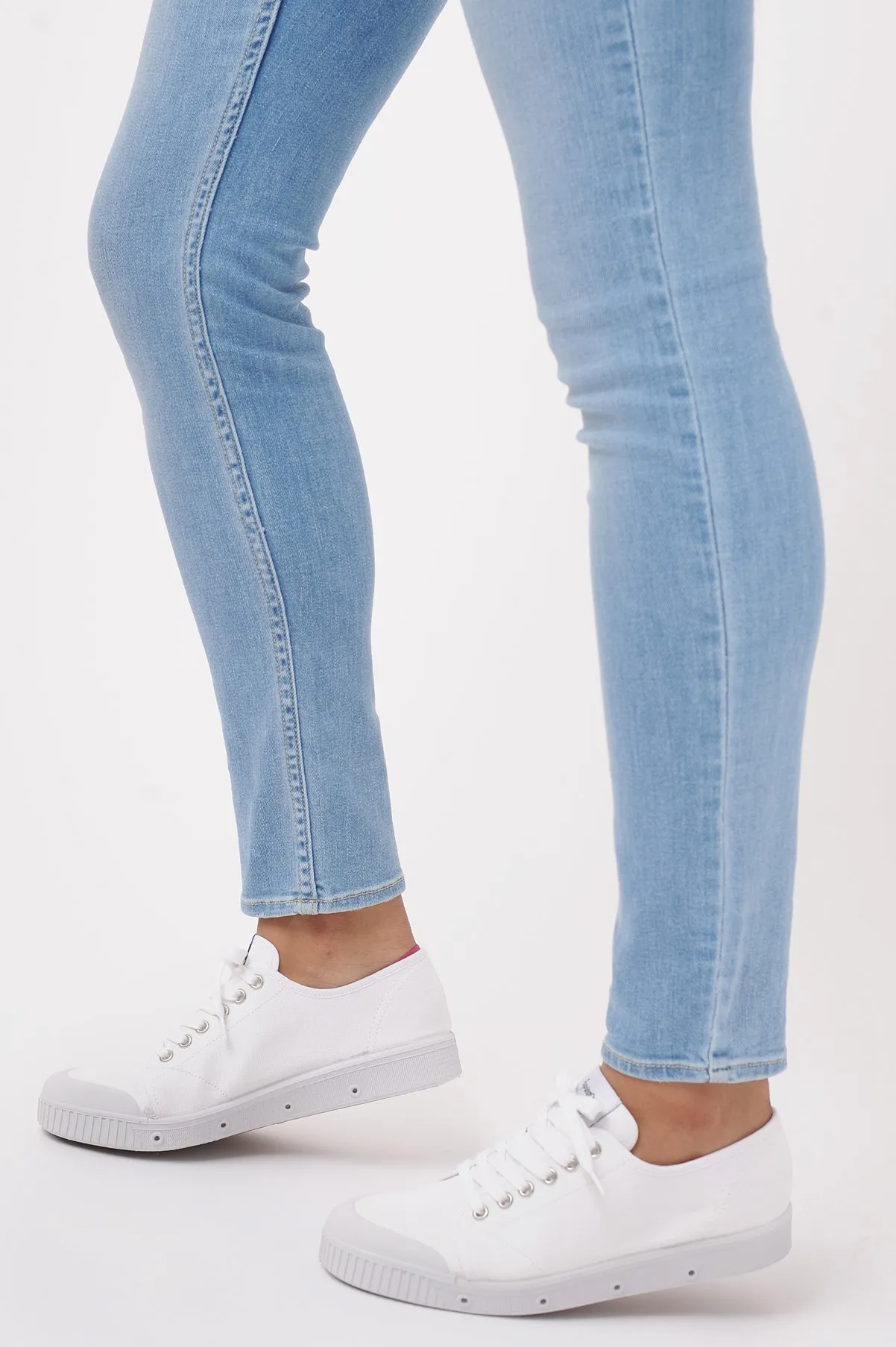 Classic G2 Sneakers White Canvas
