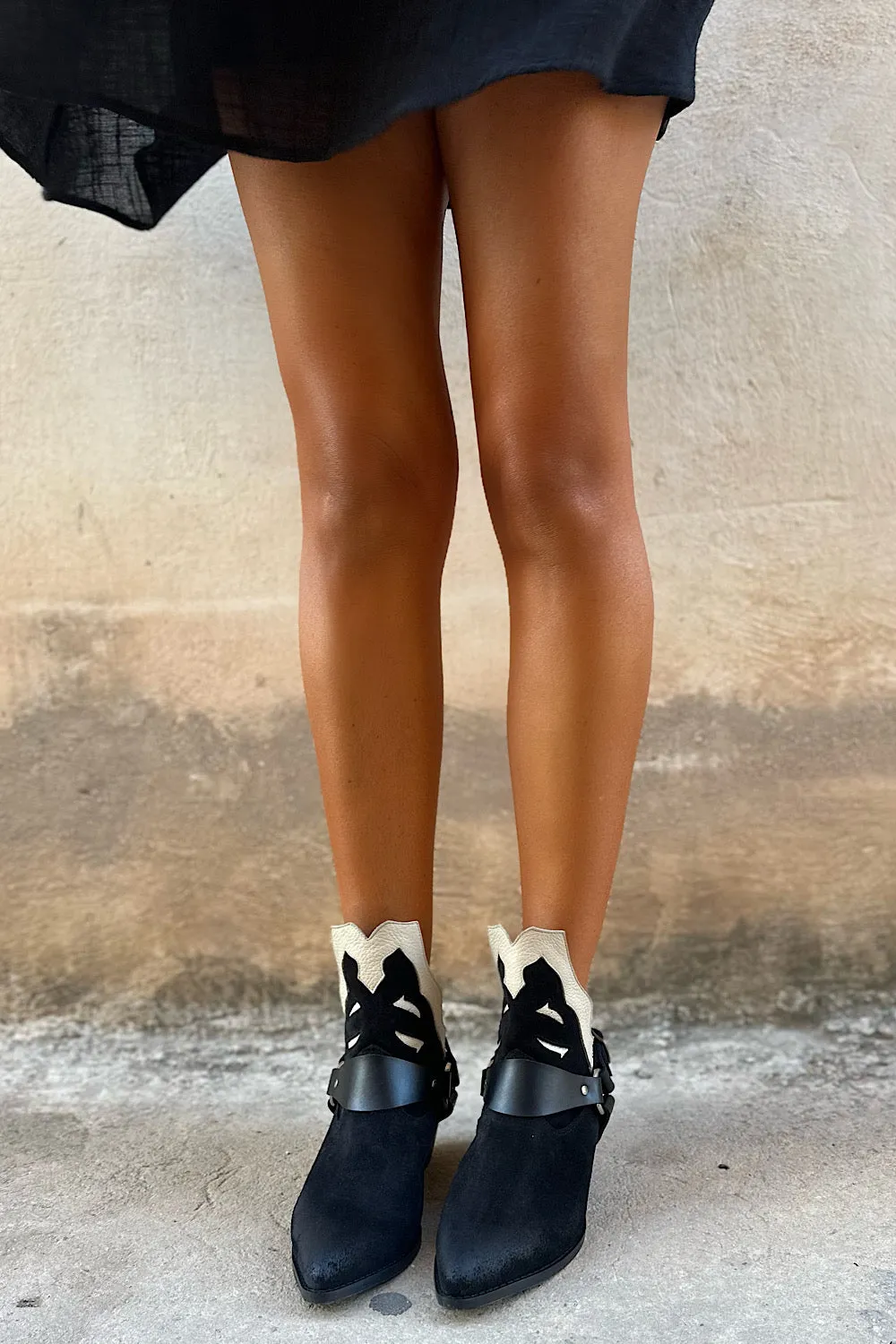 WOMEN'S BOOTS